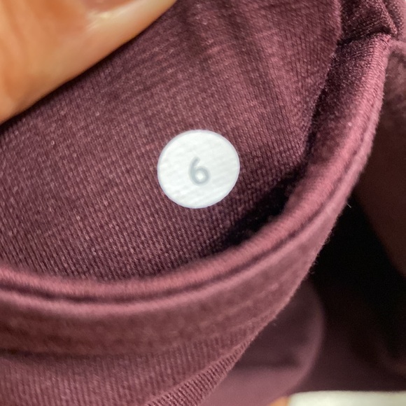 Lululemon Wunder Under Crops size 6 - Picture 4 of 6